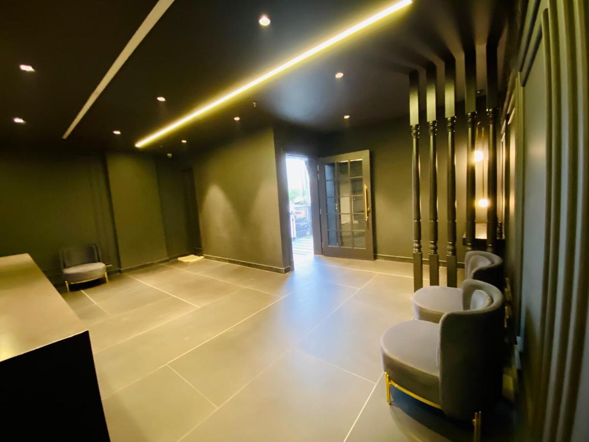 Hôtel Madhav'S Lap Of Luxury à Moradabad Extérieur photo