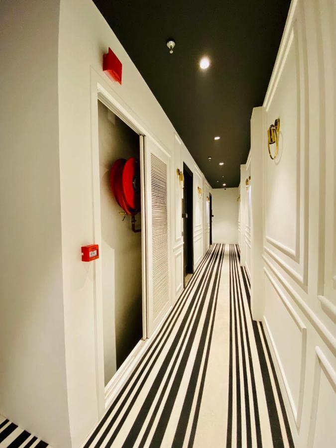 Hôtel Madhav'S Lap Of Luxury à Moradabad Extérieur photo