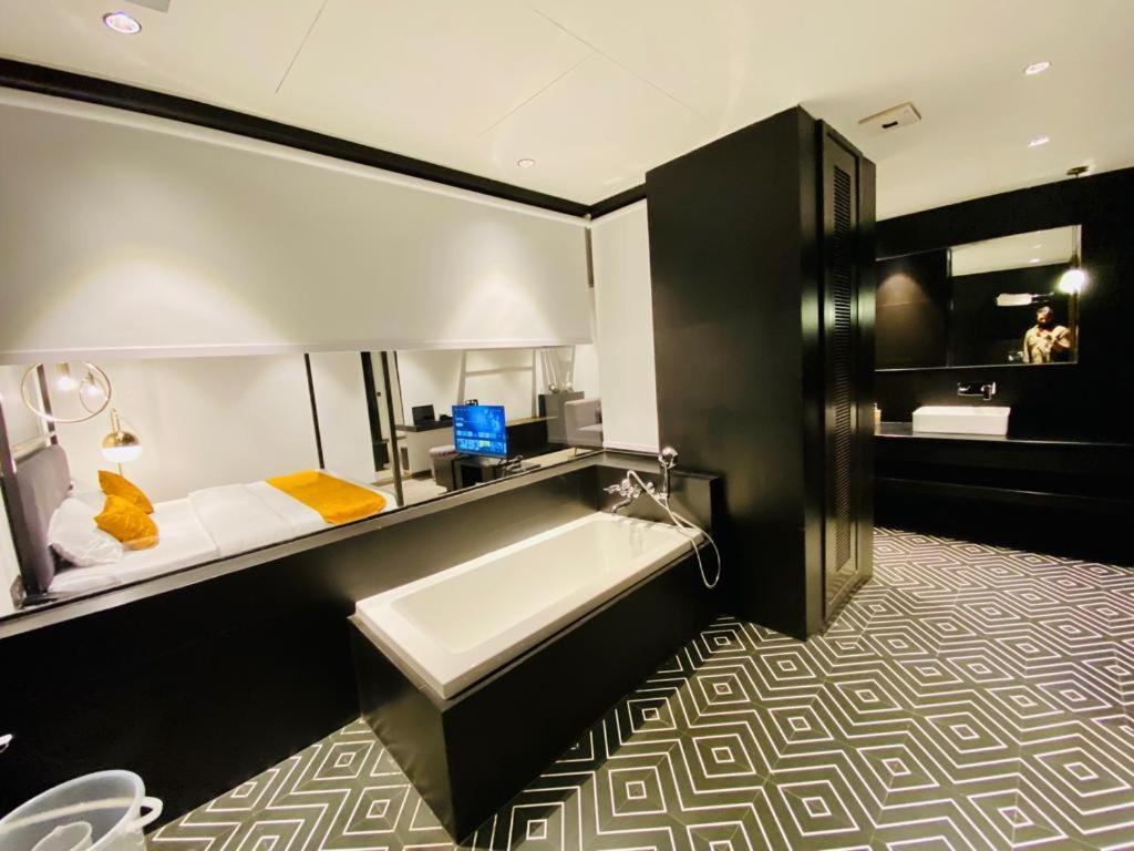 Hôtel Madhav'S Lap Of Luxury à Moradabad Extérieur photo